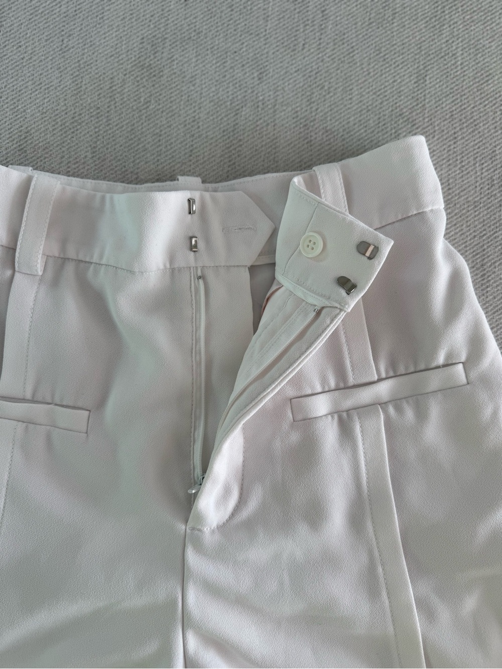 Zara White High-Waist Tailored Shorts - Picture 3 of 8